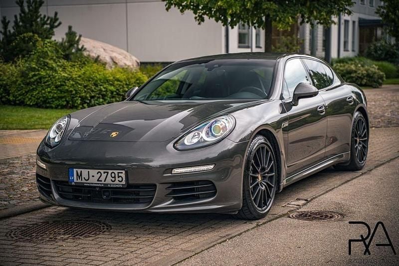 Grau Gebraucht 2015 Porsche Panamera Edition Limousine | 29.990 € (Superpreis) - Bild 1/4
