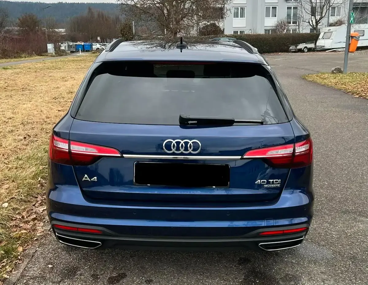 Gebraucht Audi A4 Basis 204 PS (150 kW) 2022 Blau Kombi