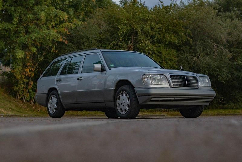 Silber Gebraucht 1995 Mercedes E320 Kombi | 7.500 € - Bild 1/4