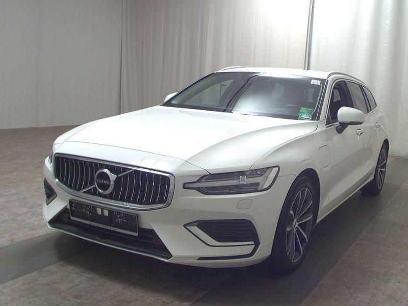 Gebraucht Volvo V60 Inscription 341 PS (250 kW) 2022 Ice white / solid Kombi