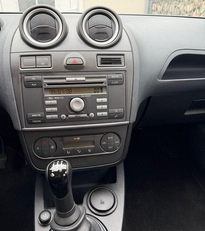 Gebraucht Ford Fiesta 80 PS (58 kW) 2009 Silber Kleinwagen