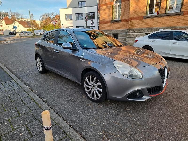 Grau Gebraucht 2011 Alfa Romeo Giulietta Limousine | 4.500 € (Guter Preis) - Bild 1/4