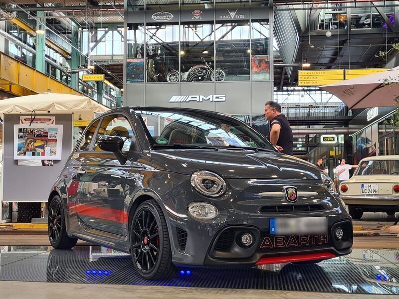 Grau Gebraucht 2017 Abarth 695C Cabrio | 19.000 € (Fairer Preis) - Bild 1/4