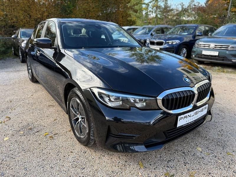 Saphirschwarz Gebraucht 2021 BMW 318 Advantage Limousine | 21.999 € (Guter Preis) - Bild 1/4