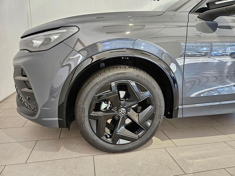 Gebraucht VW Tiguan R-line 150 PS (110 kW) 2025 Grau SUV