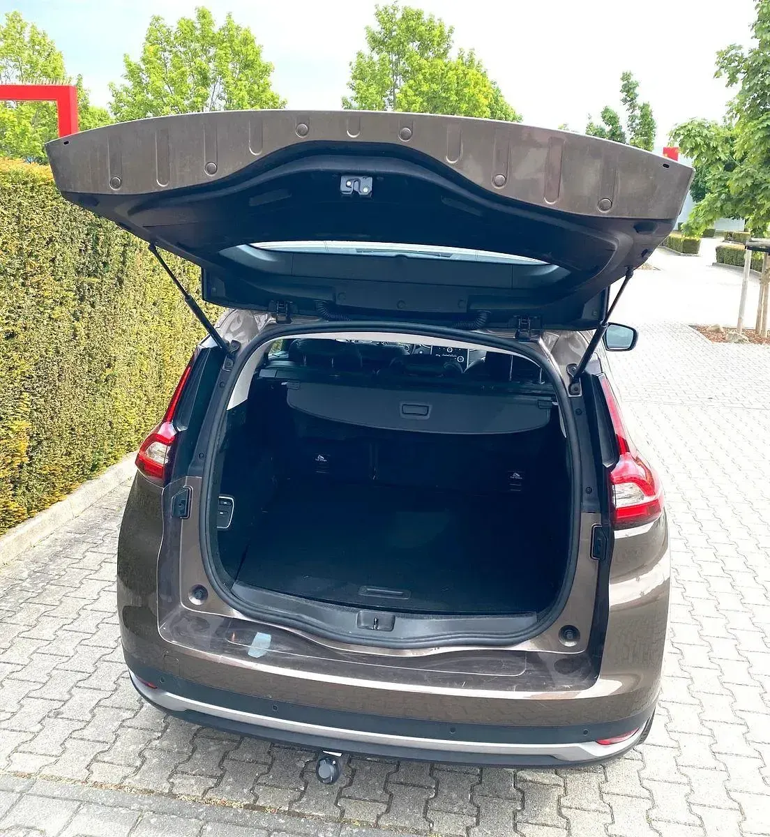 Gebraucht Renault Grand Scénic IV Intens 131 PS (96 kW) 2017 Braun Van / Kleinbus