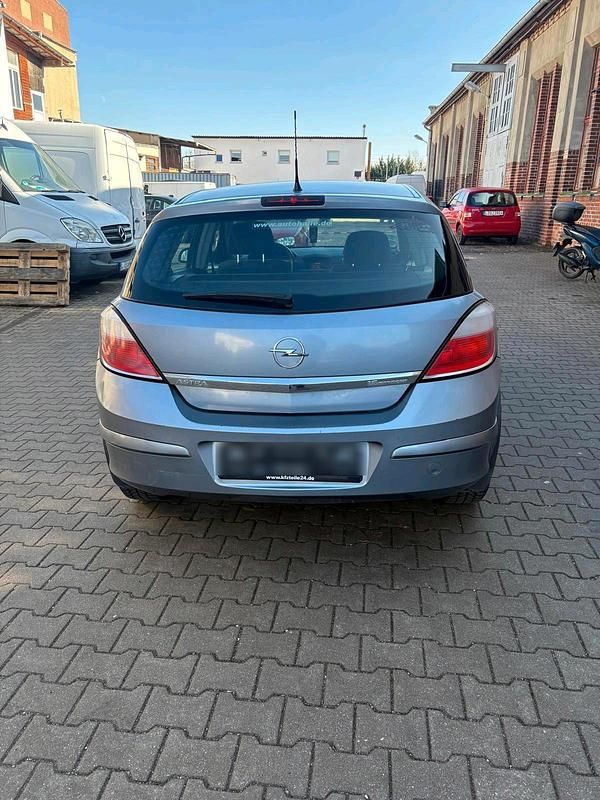 Gebraucht Opel Astra 102 PS (75 kW) 2005 Grau Limousine