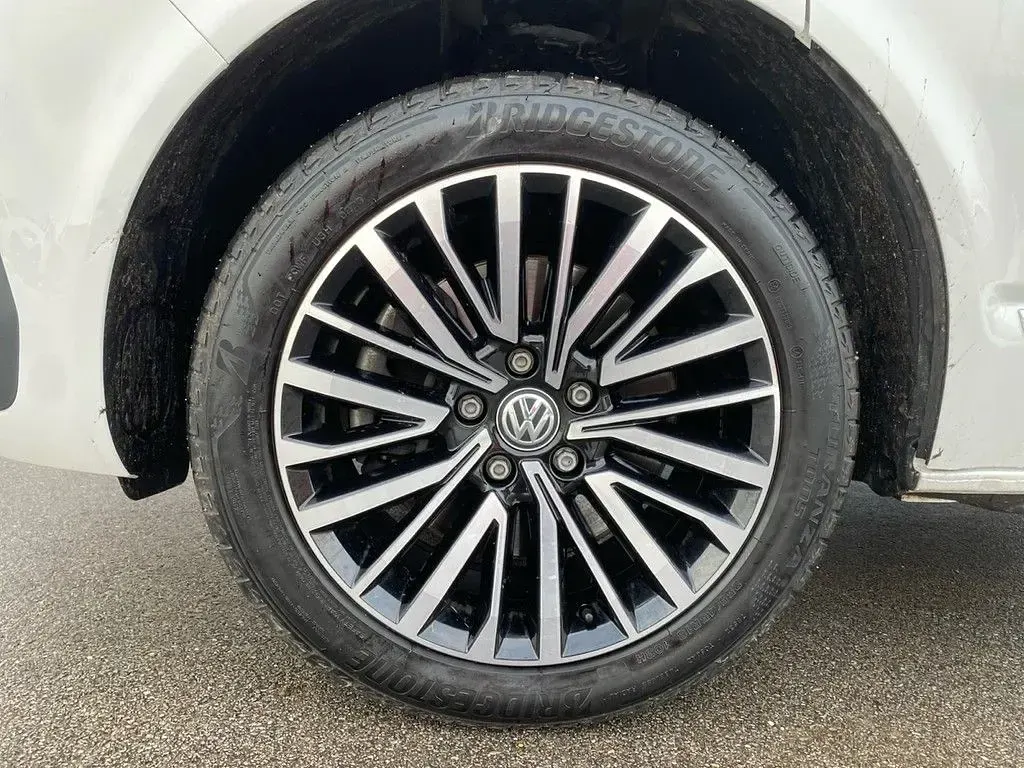 Gebraucht VW Multivan Generation Six 204 PS (150 kW) 2022 Candyweiß Van / Kleinbus