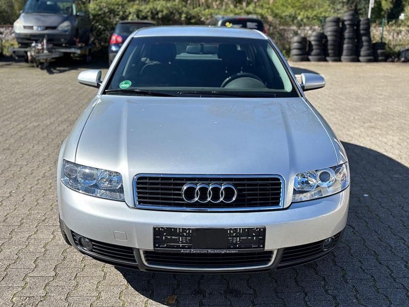 Gebraucht Audi A4 Basis 102 PS (75 kW) 2003 Silber Limousine