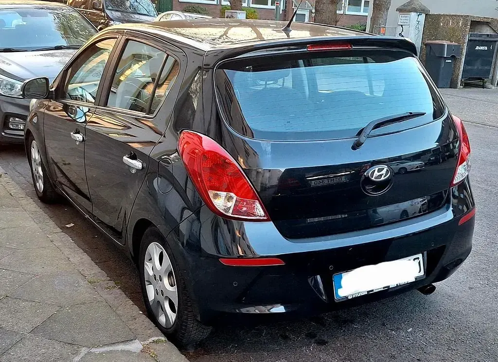Gebraucht Hyundai i20 75 PS (55 kW) 2013 Schwarz Kleinwagen