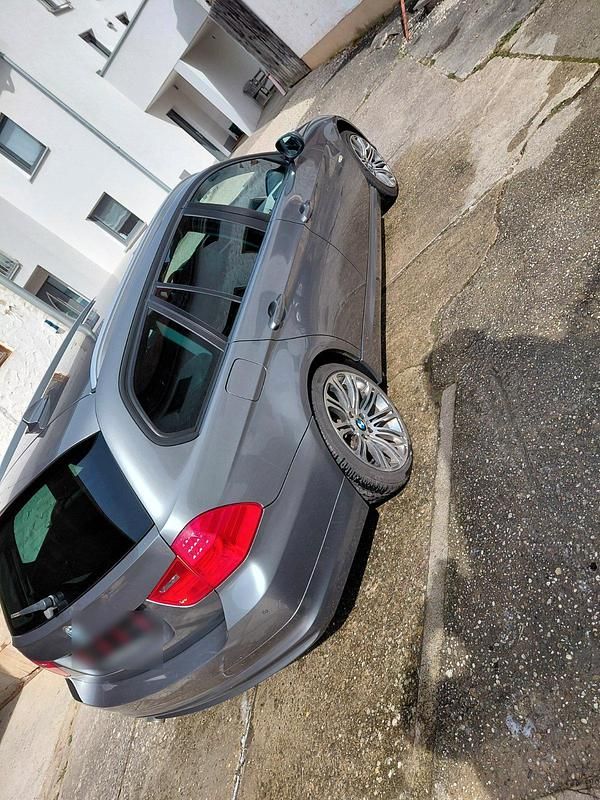 Gebraucht BMW 320 183 PS (134 kW) 2010 Grau Kombi