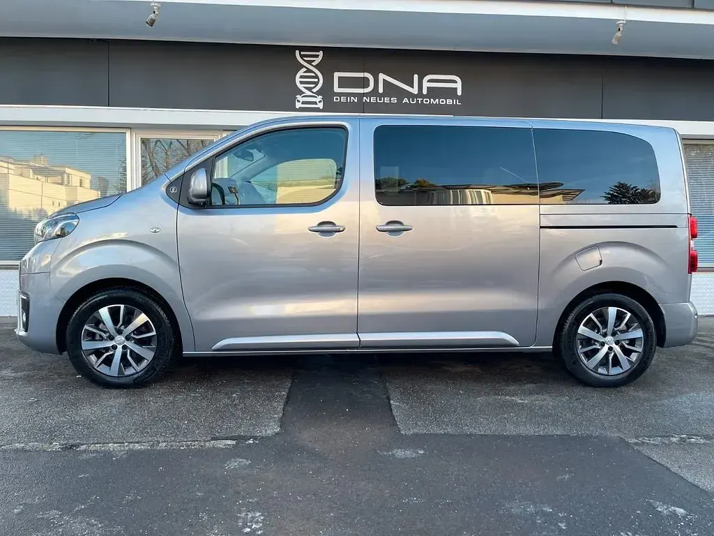 Gebraucht Toyota Proace Verso Team 144 PS (105 kW) 2023 Silber Kombi