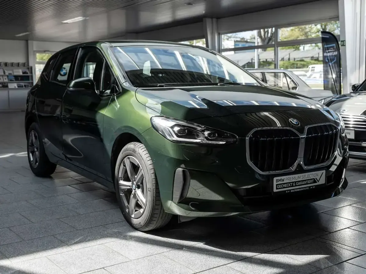 Gebraucht BMW 220 Active Tourer 163 PS (119 kW) 2025 Grün Van / Kleinbus