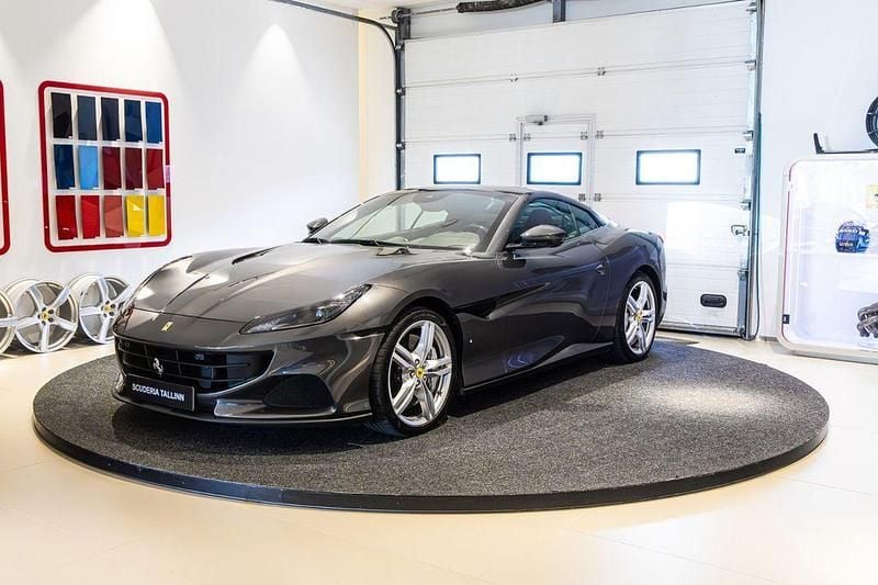 Second-hand Ferrari Portofino 620 CP (456 kW) 2022 Gri Cabrio