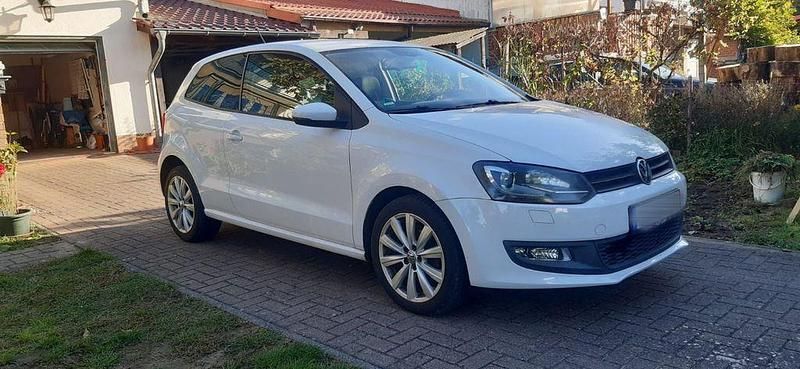 Weiß Gebraucht 2010 VW Polo Team Kleinwagen | 4.500 € (Guter Preis) - Bild 1/4