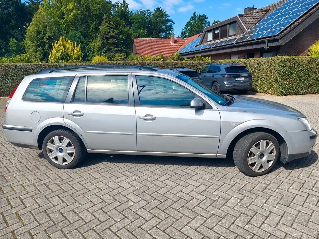 Gebraucht Ford Mondeo Ghia 145 PS (106 kW) 2005 Silber Limousine