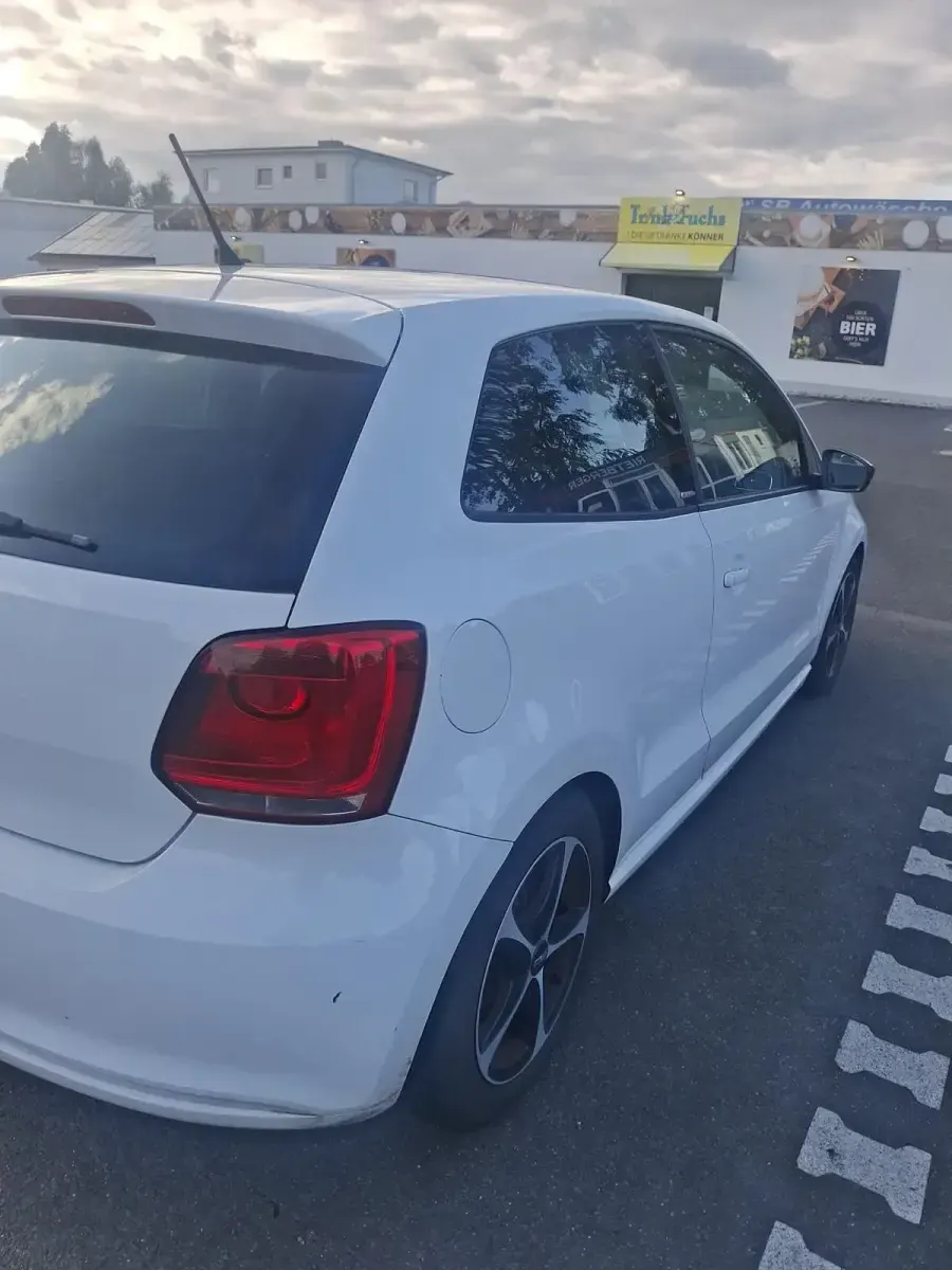 Gebraucht VW Polo 77 PS (56 kW) 2011 Weiß Kleinwagen