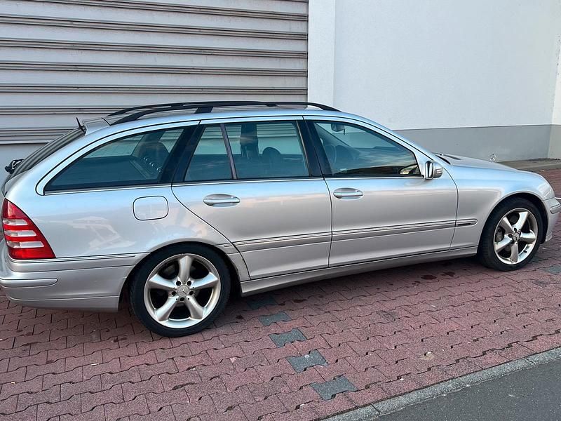 Gebraucht Mercedes C320 224 PS (164 kW) 2005 Silber Kombi
