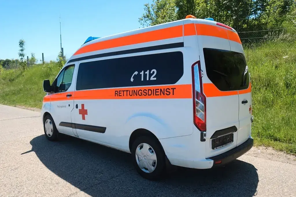 Gebraucht Ford Transit 131 PS (96 kW) 2018 Weiß Van / Kleinbus