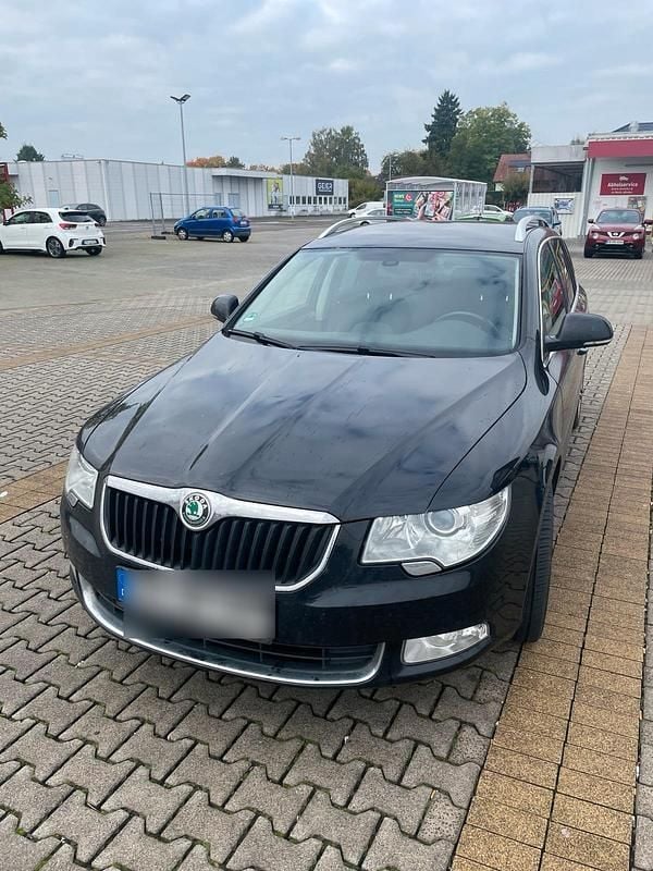 Schwarz Gebraucht 2009 Skoda Superb Kombi | 3.900 € (Superpreis) - Bild 1/4