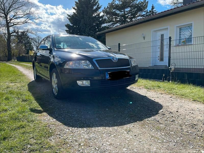 Usado Skoda Octavia 140 HP (102 kW) 2007 Preto Sedan