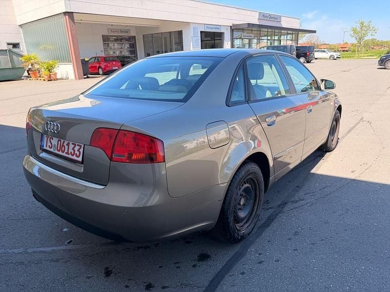 Używany Audi A4 131 KM (96 kW) 2006 Beżowy Sedan/Limuzyna
