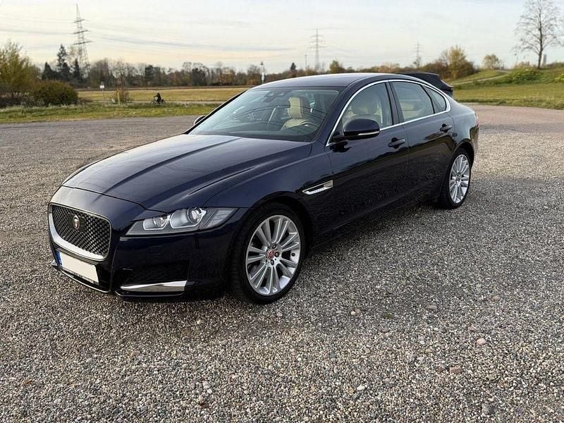 Blau Gebraucht 2016 Jaguar XF Prestige Limousine | 12.900 € (Guter Preis) - Bild 1/4