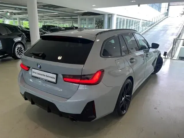 Gebraucht BMW 330 Performance 245 PS (180 kW) 2023 Grau Kombi