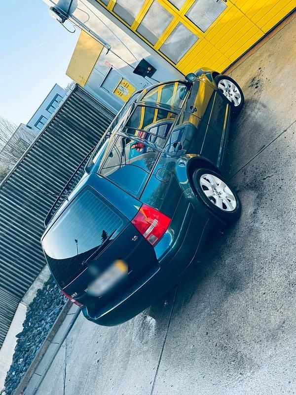 Second-hand VW Golf IV 105 CP (77 kW) 2004 Verde Break