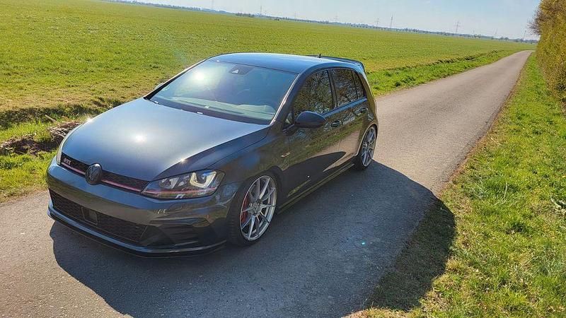 Grau Gebraucht 2016 VW Golf VII GTI Clubsport Limousine | 23.999 € (Fairer Preis) - Bild 1/4