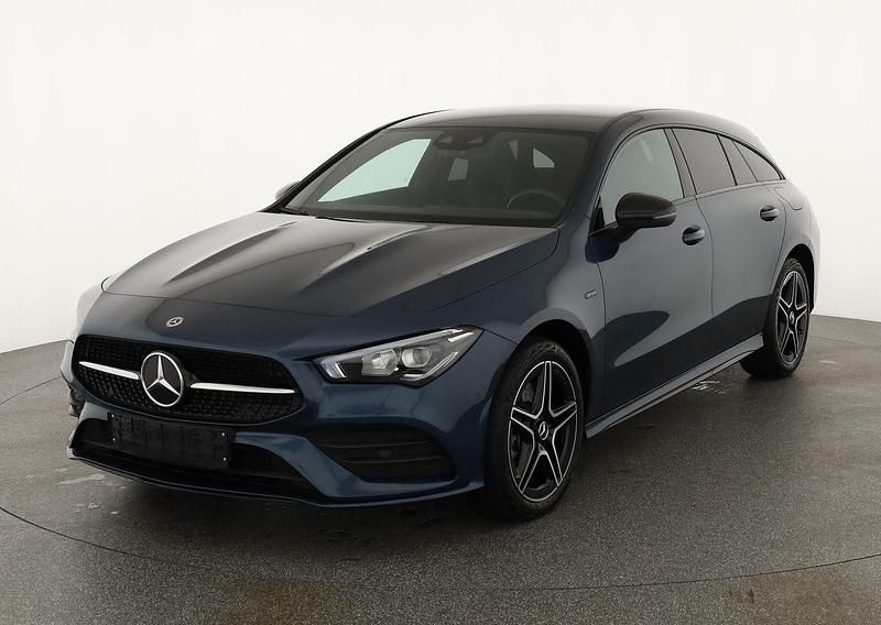 Denimblau metallic Gebraucht 2021 Mercedes CLA250e Shooting Brake Edition Kombi | 28.495 € (Fairer Preis) - Bild 1/4