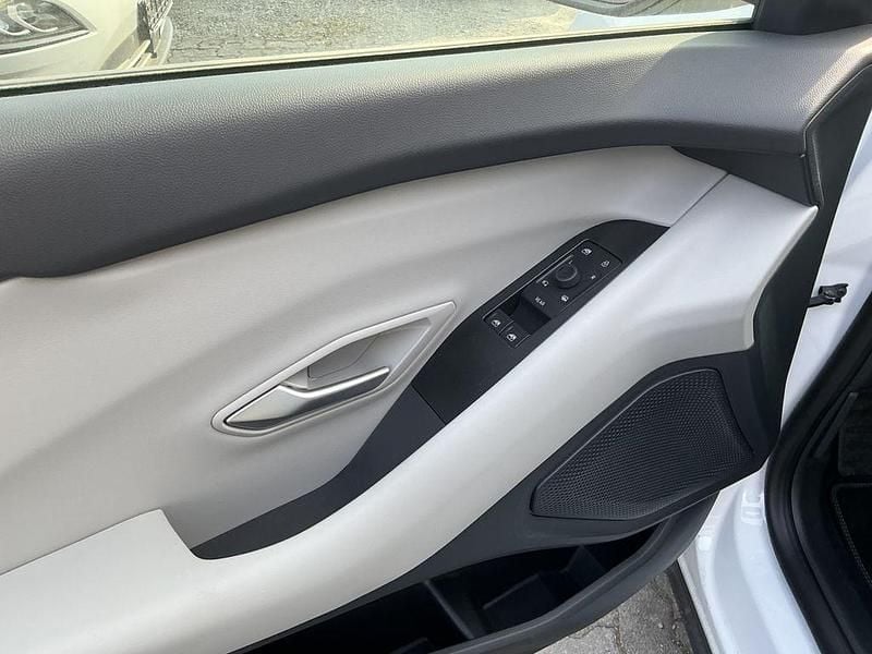 Używany Ford Explorer 125 kW (170 KM) 2025 Biały SUV