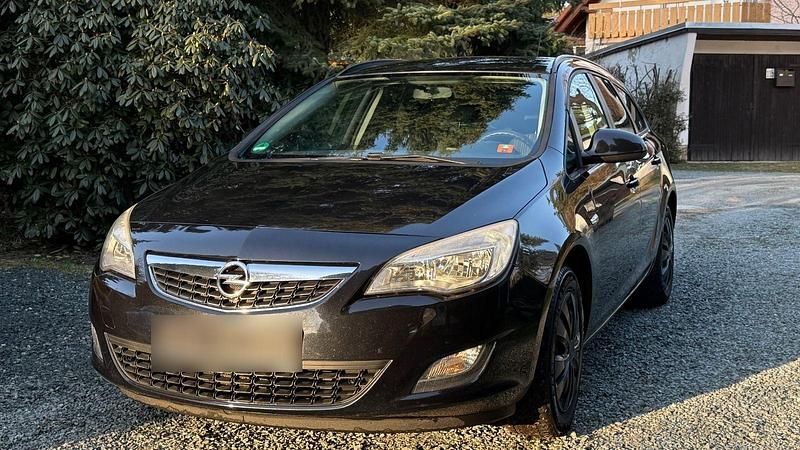 Gebraucht Opel Astra Edition 120 PS (88 kW) 2012 Schwarz Kombi
