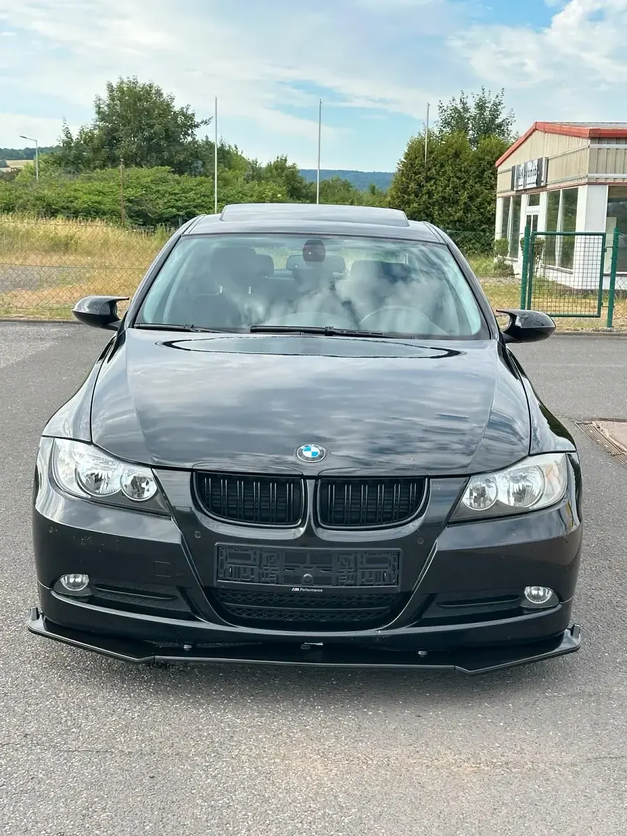 Gebraucht BMW 320 177 PS (130 kW) 2008 Schwarz Limousine
