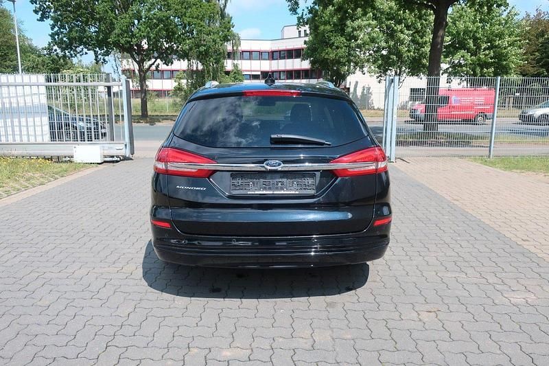 Gebraucht Ford Mondeo Titanium 150 PS (110 kW) 2020 Schwarz Kombi
