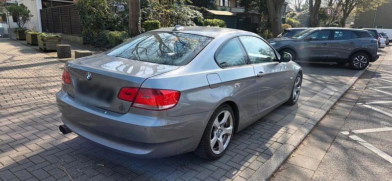 Gebraucht BMW 320 170 PS (125 kW) 2010 Grau Coupé