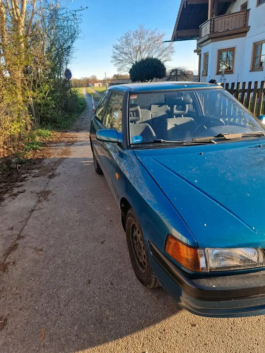 Second-hand Mazda 323 88 CP (64 kW) 1994 Albastru Hatchback