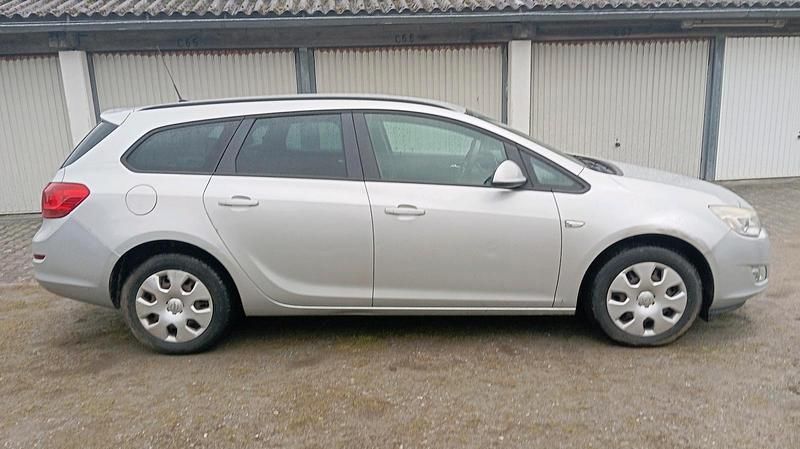 Gebraucht Opel Astra 100 PS (73 kW) 2011 Silber Kombi