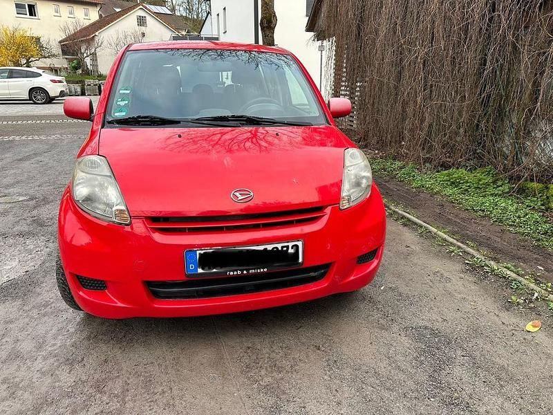 Rot Gebraucht 2008 Daihatsu Sirion Kleinwagen | 1.800 € (Fairer Preis) - Bild 1/4