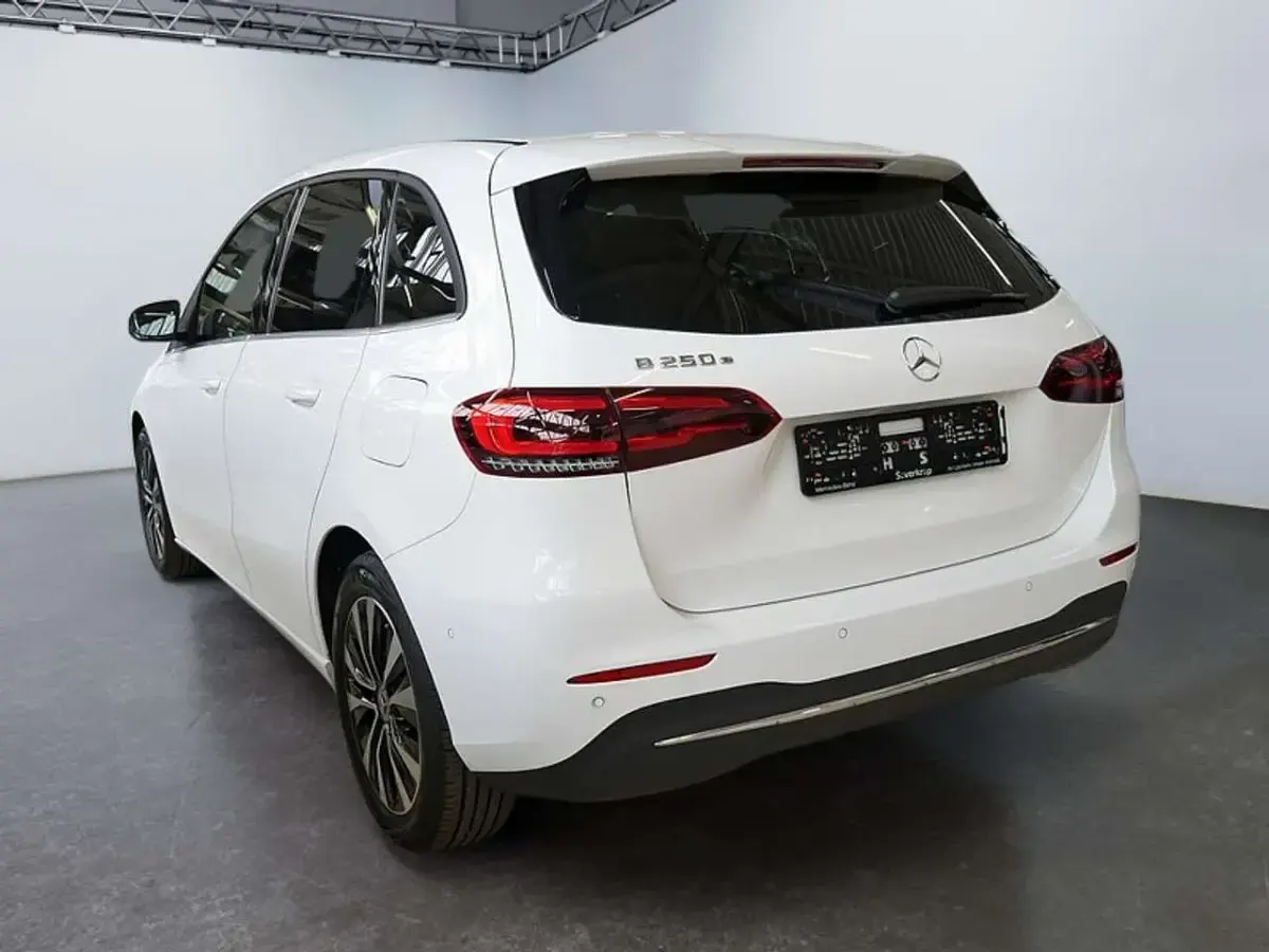 Second-hand Mercedes E250 160 CP (117 kW) 2022 Alb Berlinǎ