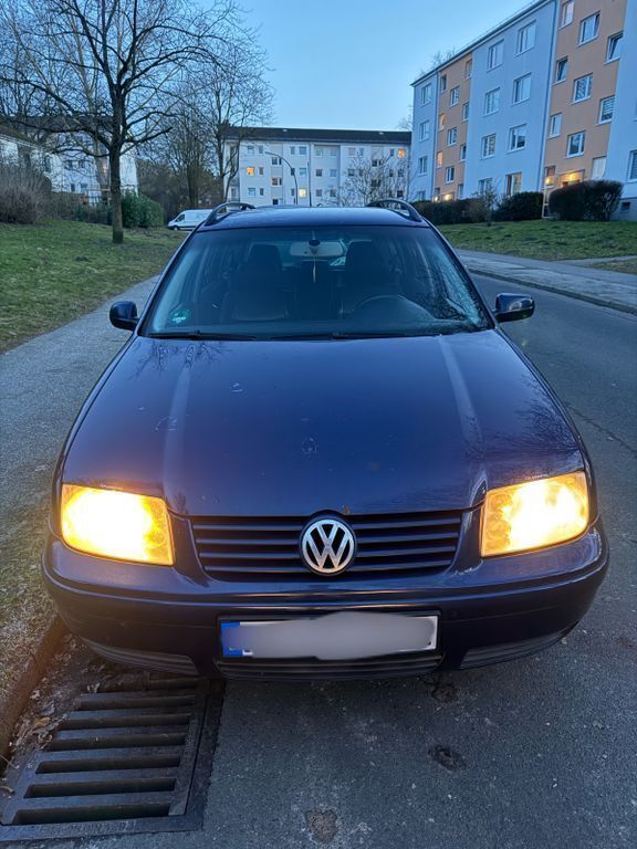 Blau Gebraucht 2004 VW Bora GT Limousine | 1.700 € (Superpreis) - Bild 1/4
