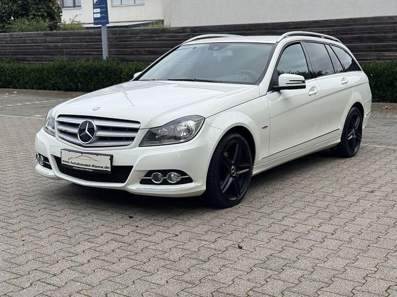 Weiß Gebraucht 2012 Mercedes C250 Limousine | 7.990 € (Superpreis) - Bild 1/4