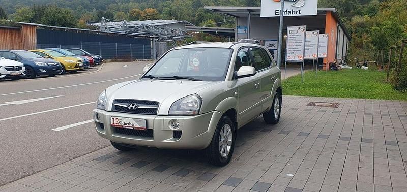 Grau Gebraucht 2010 Hyundai Tucson GLS SUV | 6.450 € (Etwas zu teuer) - Bild 1/4