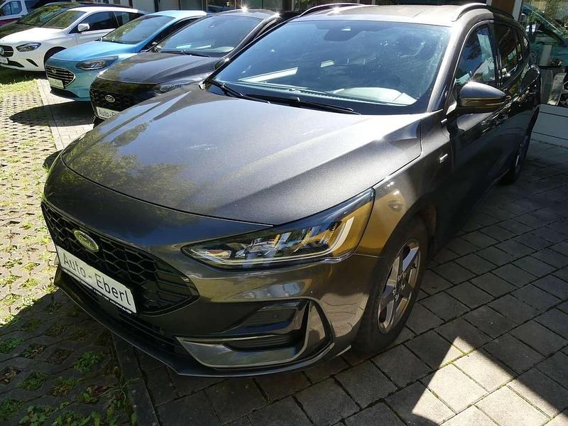 Grau Gebraucht 2023 Ford Focus ST-Line Kombi | 19.495 € (Fairer Preis) - Bild 1/4