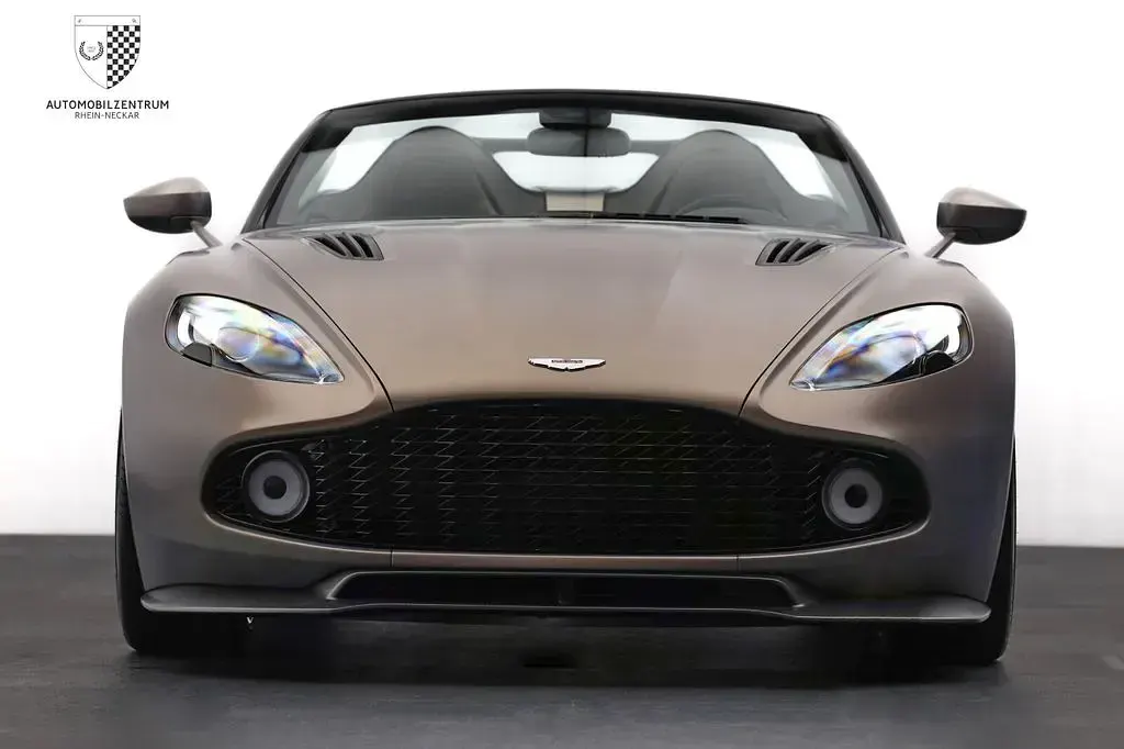 Gebraucht Aston Martin Vanquish 604 PS (444 kW) 2018 Satin solar bronze Kombi