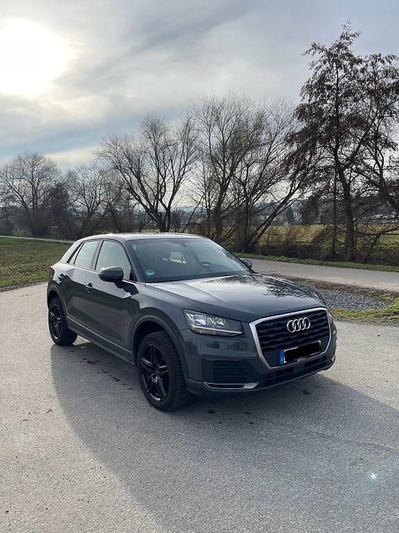 Gebraucht Audi Q2 116 PS (85 kW) 2019 Grau SUV