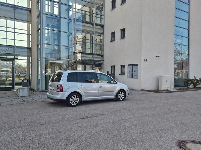 Gebraucht VW Touran Highline 105 PS (77 kW) 2009 Silber Van / Kleinbus