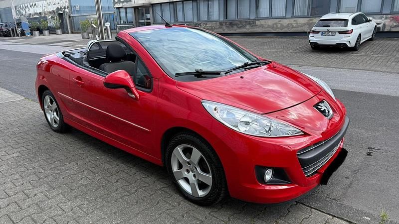 Rot Gebraucht 2010 Peugeot 207 CC Platinum Cabrio | 4.700 € (Etwas zu teuer) - Bild 1/4