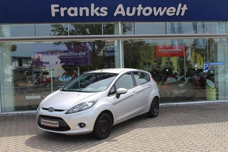 Silber Gebraucht 2010 Ford Fiesta Trend Kleinwagen | 2.900 € (Guter Preis) - Bild 1/4