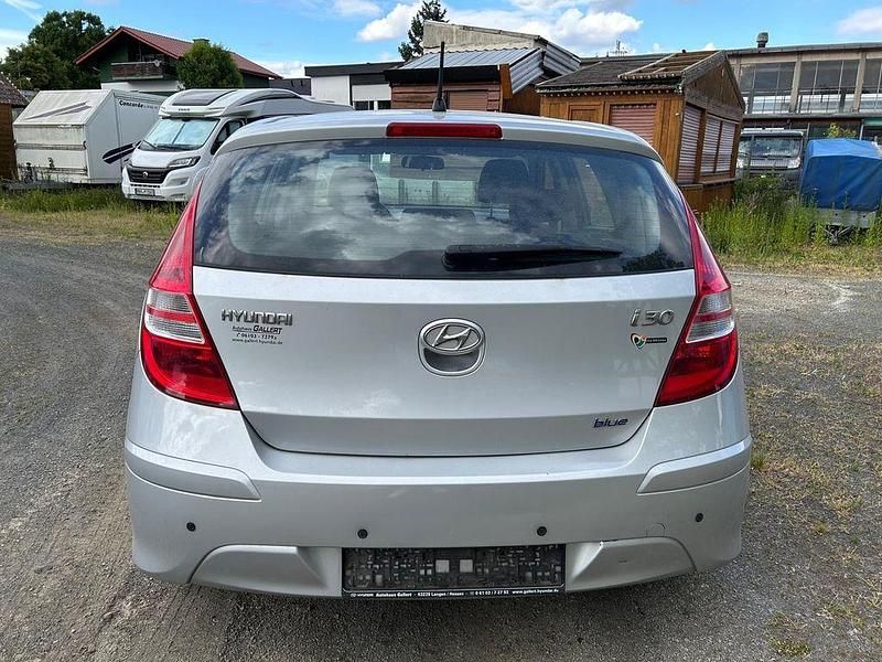Gebraucht Hyundai i30 Edition 109 PS (80 kW) 2010 Silber Limousine